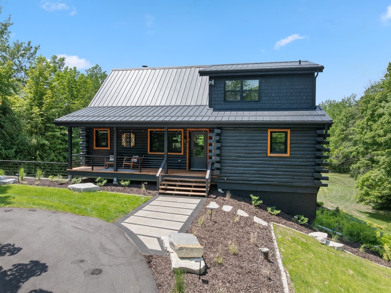 Gorgeous renovated log home!