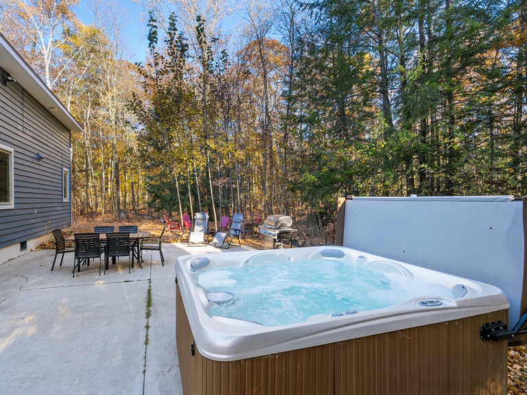 Beautiful home in Egg Harbor with Hot Tub