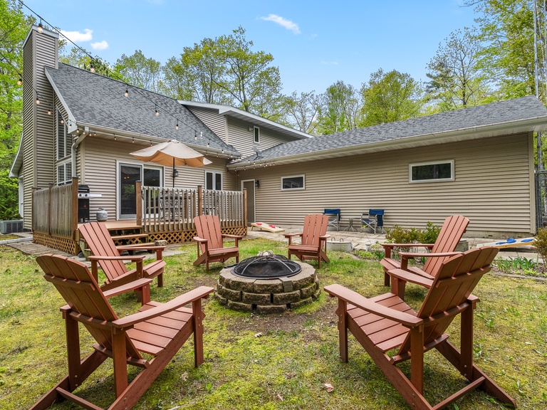 Fire pit with 6 chairs!