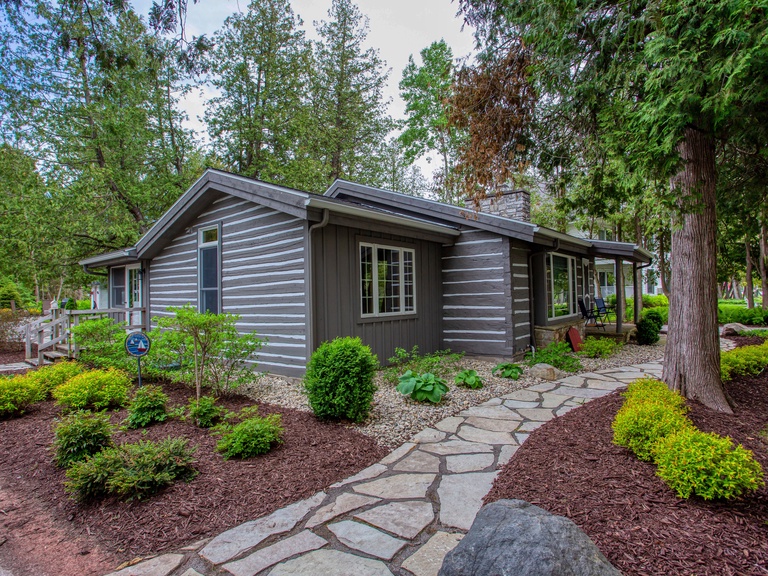 Welcome to Collings Log House!