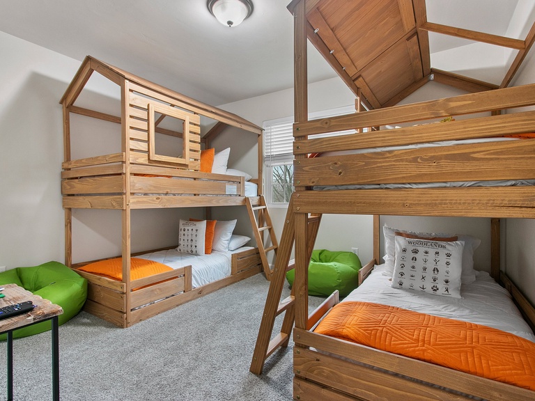 Bedroom #5 (Second level): Two sets of Bunk Beds, TV