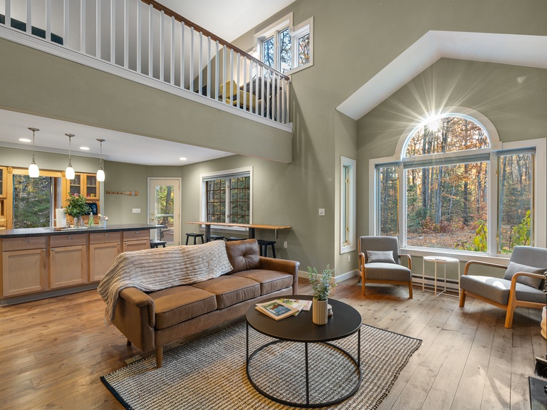 Large vaulted ceilings!