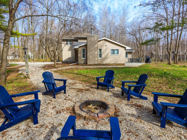 Fire pit with 6 chairs (firewood provided)