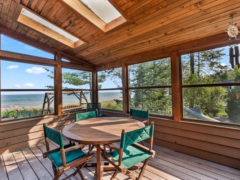 Screened in Porch with Water Views!