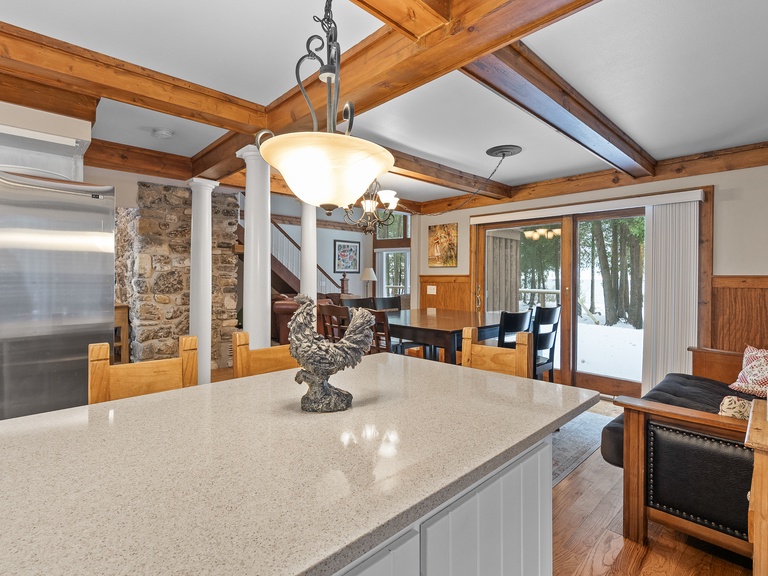 large island for prep space!