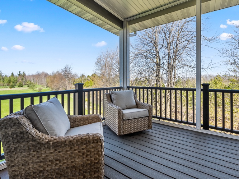 Screened in porch with seating for 4!