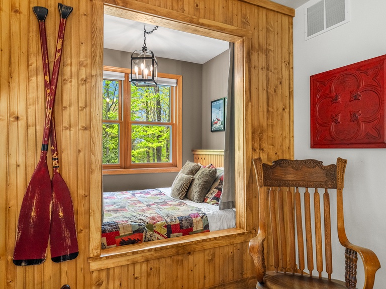 Additional Sleeping space in Loft Area - Sleeping/ Reading Nook has Queen size bed