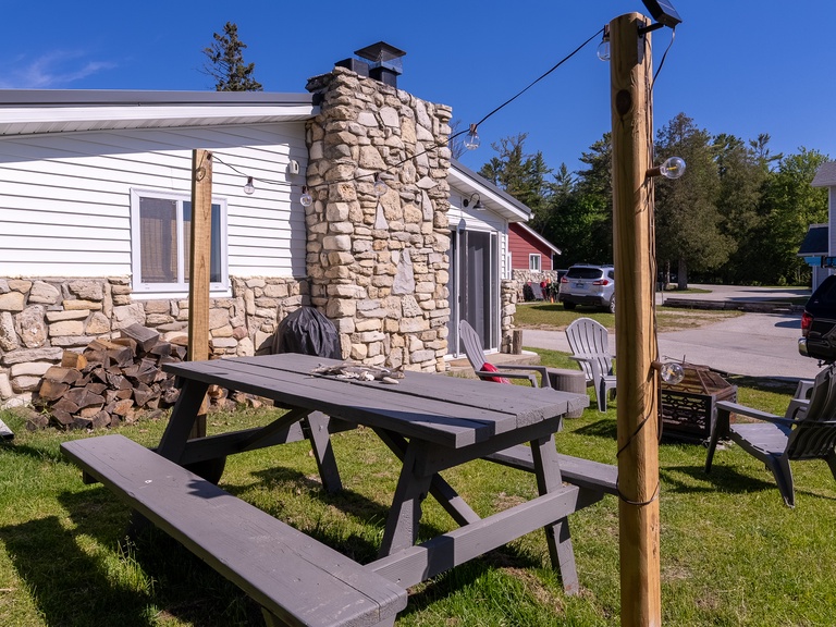 Welcome to the Little White Cottage!