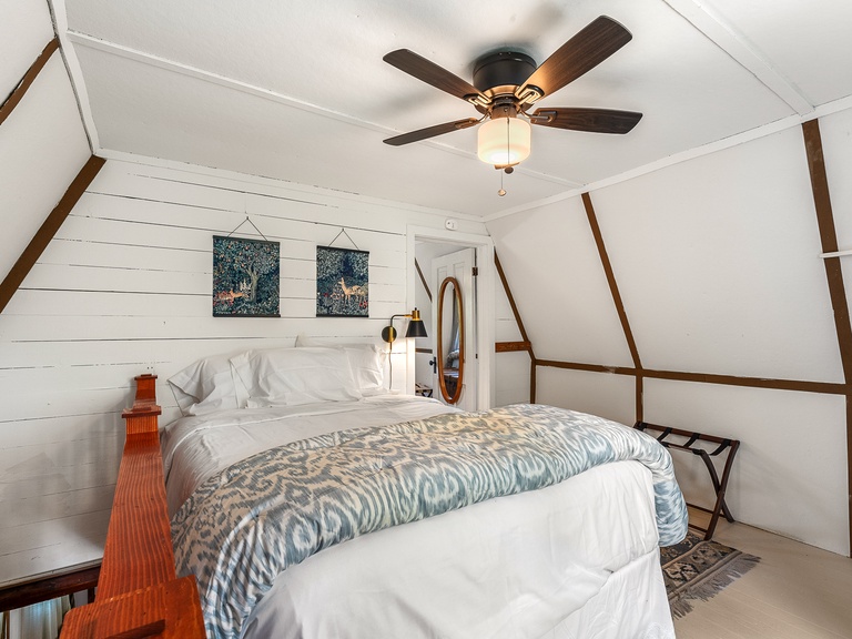 Queen Bedroom #1 in Loft-leads to Second bedroom