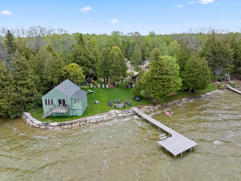 Sunset Shores - Water's Edge Cottage #2