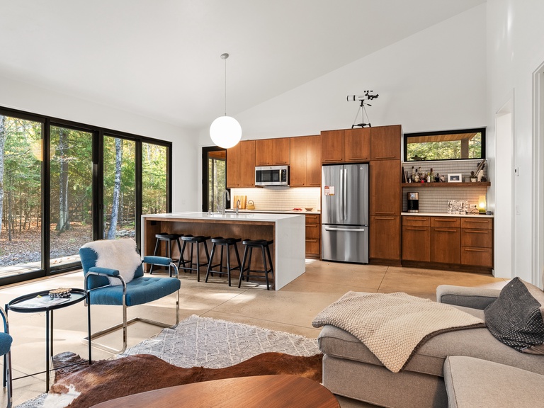 Gorgeous new build near Cave Point County Park!