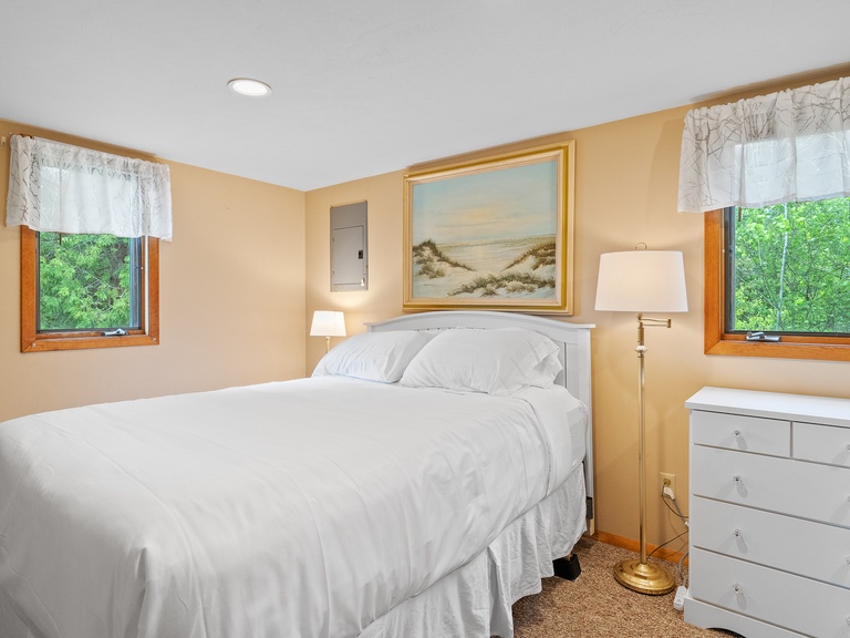 Bedroom 1- Queen Size Bed