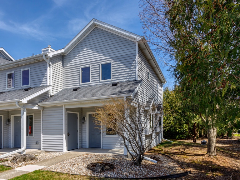 Hilltop Hideaway (Unit B-5)