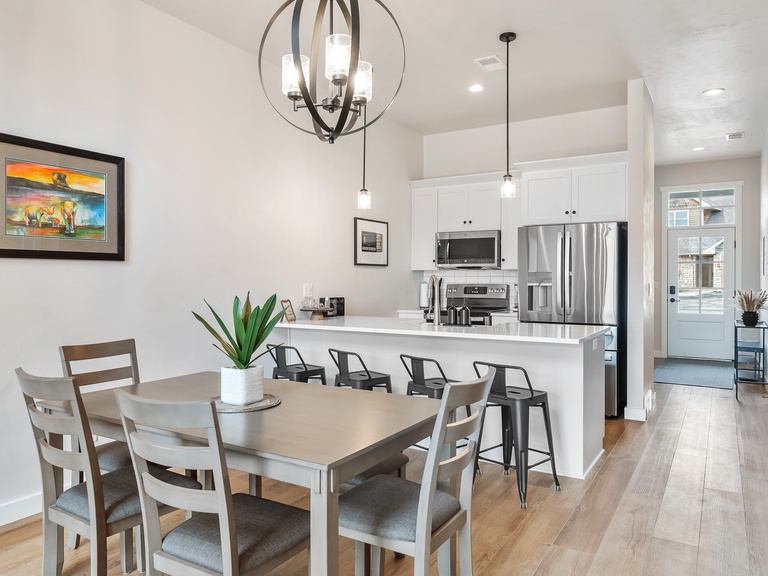 Breakfast bar seating for 4 and dining table seating for 6