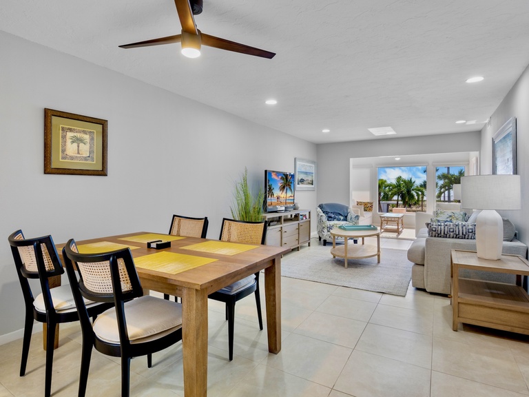 Sunset Royale - 208 Photo