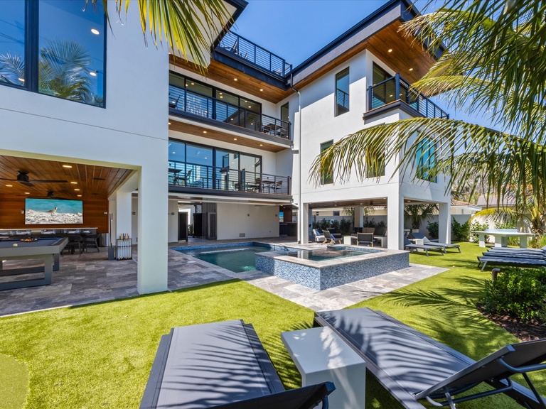 Lido Luxe Estate Photo