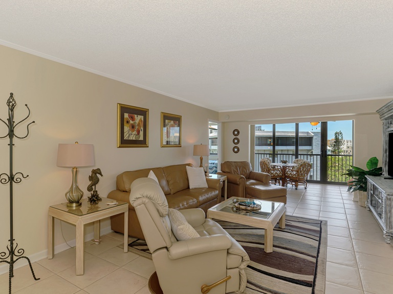 Harbor Towers 628 Photo