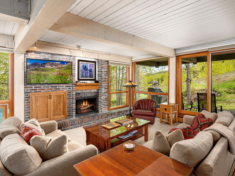 Top of the Village - Leaf 401