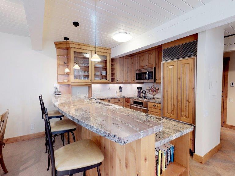 Top of the Village - Summit 106 2