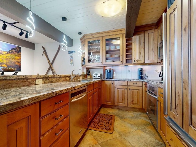 Top of the Village - Summit 106 2