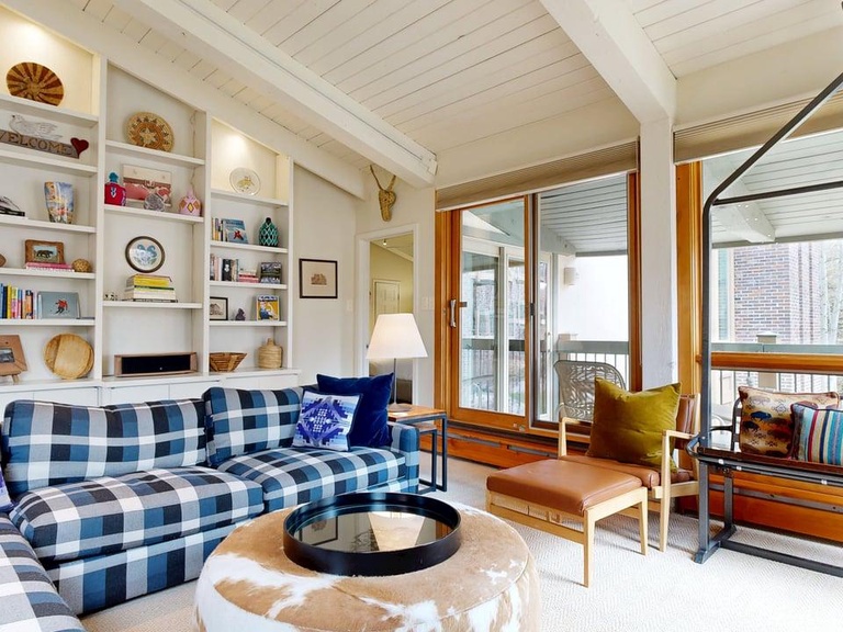 Top of the Village - Leaf 903