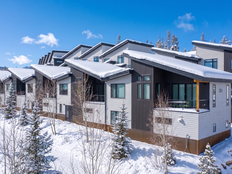 374 Lake Trail