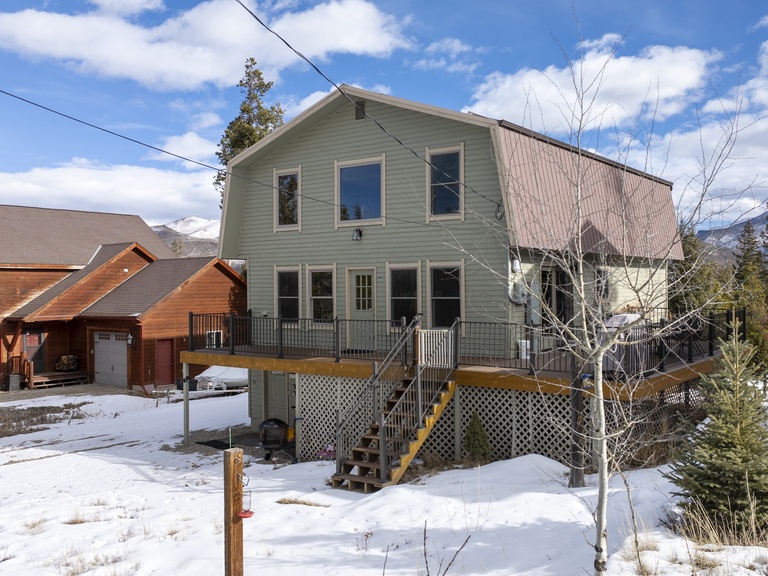874 Kinnikinnick Rd