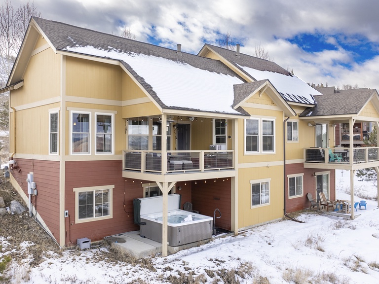 100 Fairway Lane
