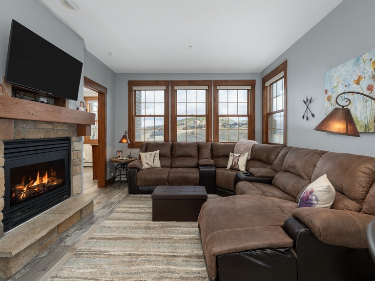 Kicking Horse Buckskin 3-205