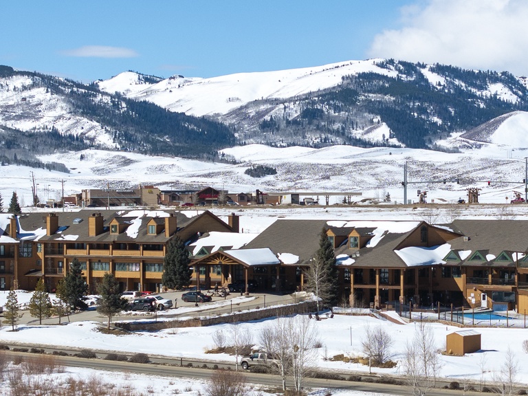 564 Silvercreek Inn