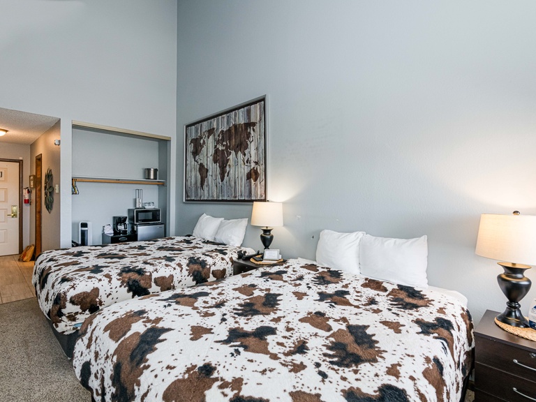 645 Silvercreek Inn Room