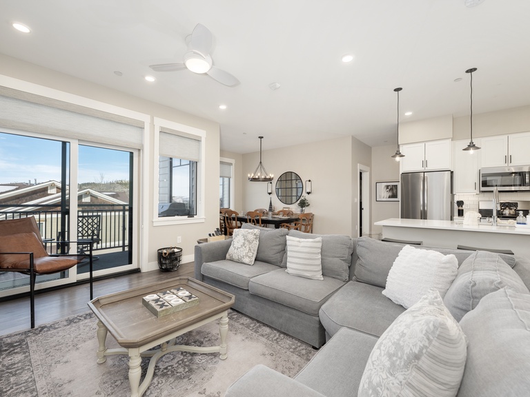 Hideaway Station E #202