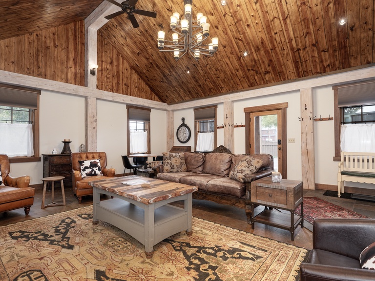 133 Eisenhower Cabin