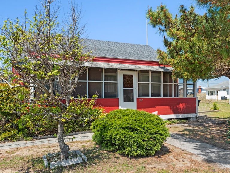 KDN3702: Sportsman Cottage