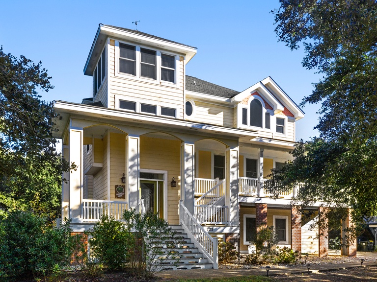 CC298: Parrothead Manor