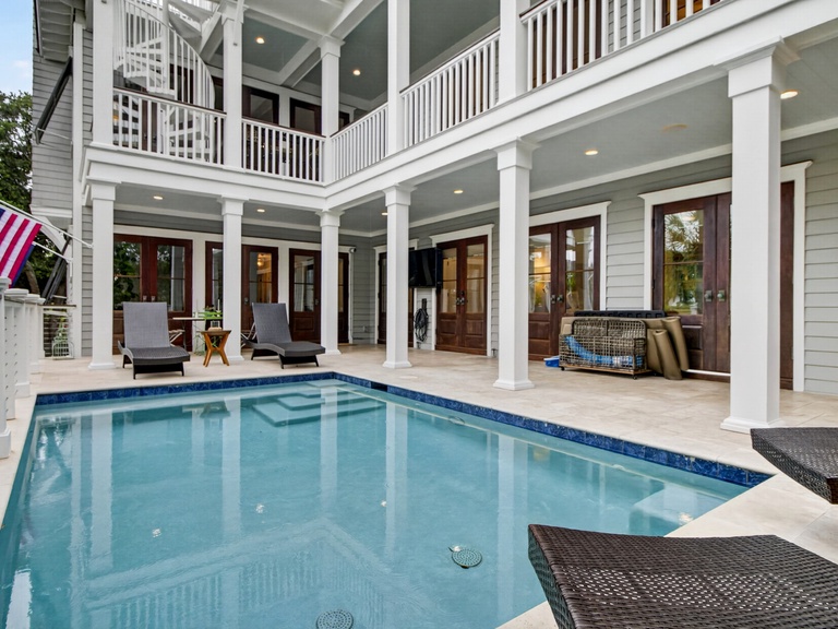 3301 Palm