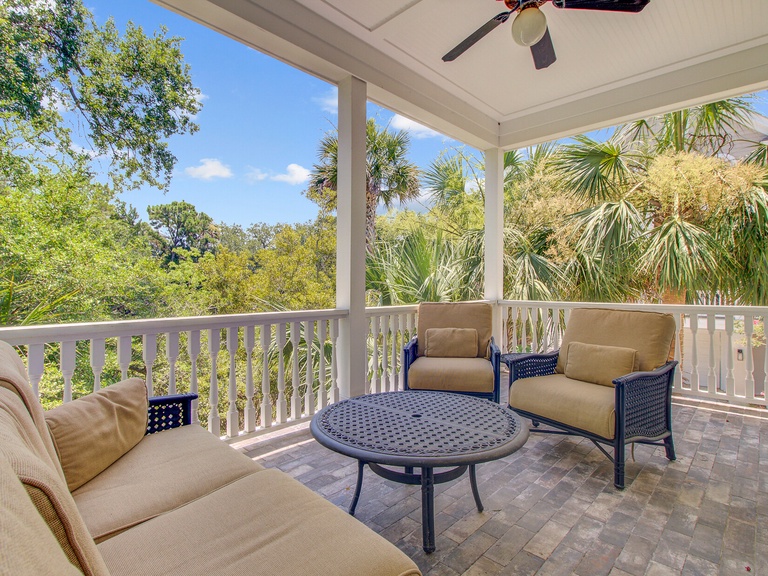 Commons Court 21 by Wild Dunes