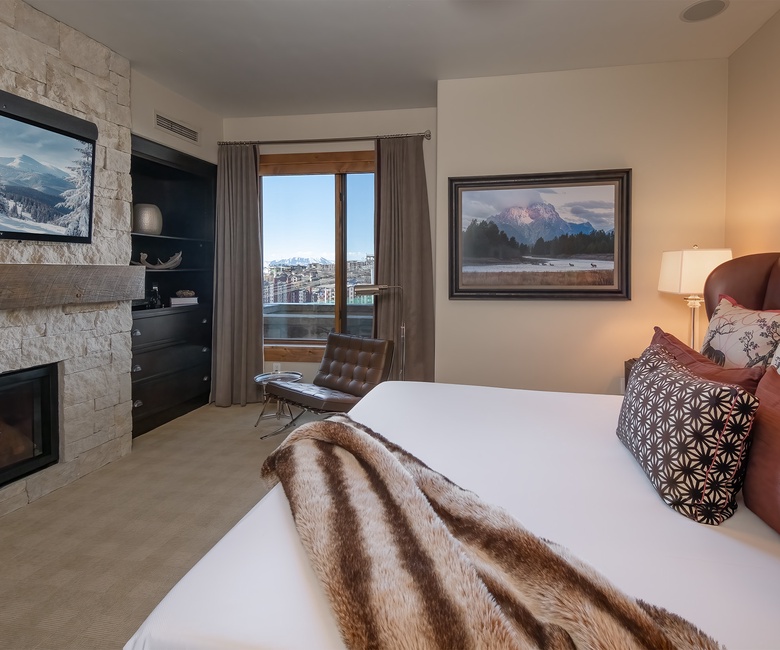 Bedroom 2, Main Level - King bed with fireplace and TV