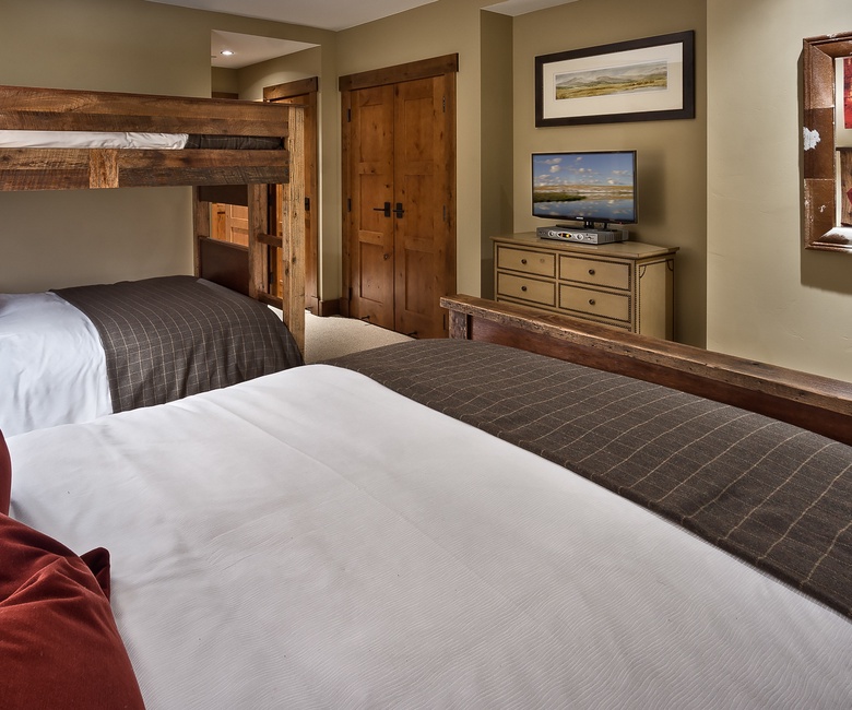 Bedroom 4, Main Level - Queen bed and full-over-full bunk