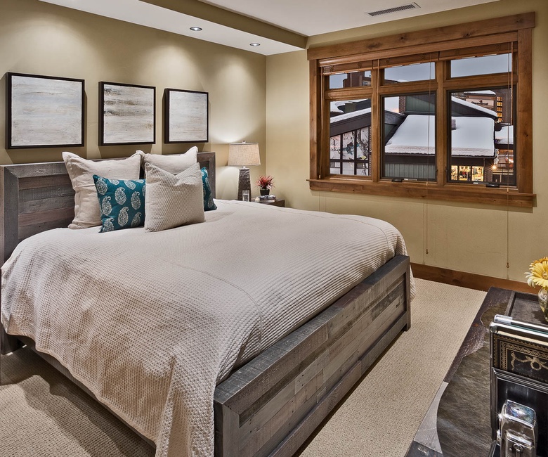 Bedroom 4, Main Level - King suite