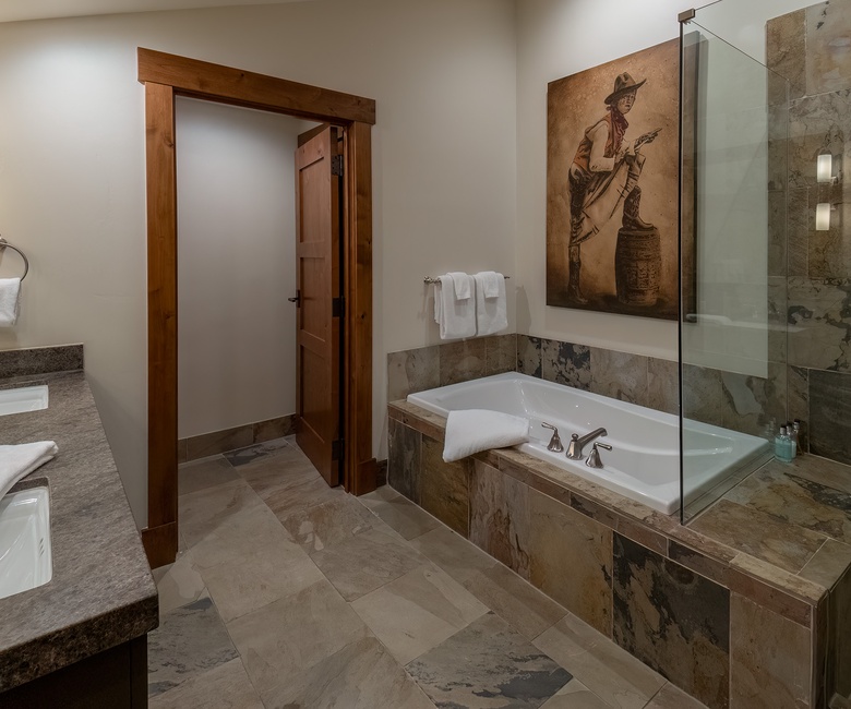 Bedroom 3, Main Level - Bunkroom ensuite