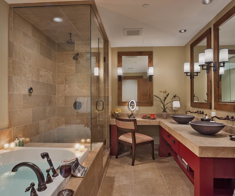 Bedroom 1, Main Level - Primary ensuite