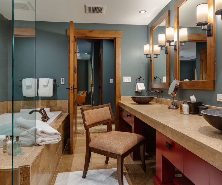 Bedroom 1, Main Level - Primary ensuite