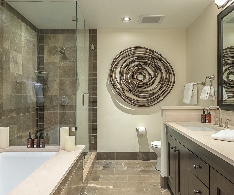 Bedroom 2, Main Level - Ensuite with bathtub and walk-in shower