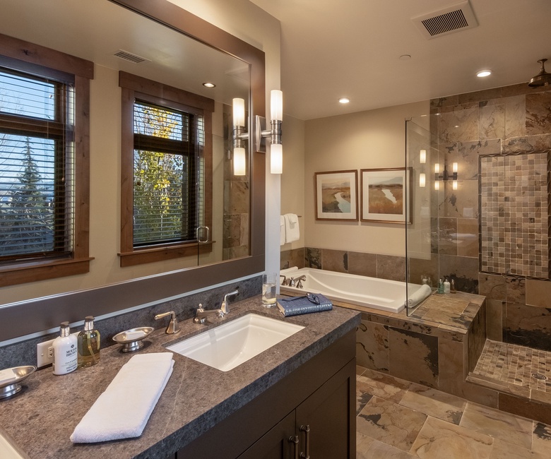 Bedroom 2, Main Level - King bedroom ensuite