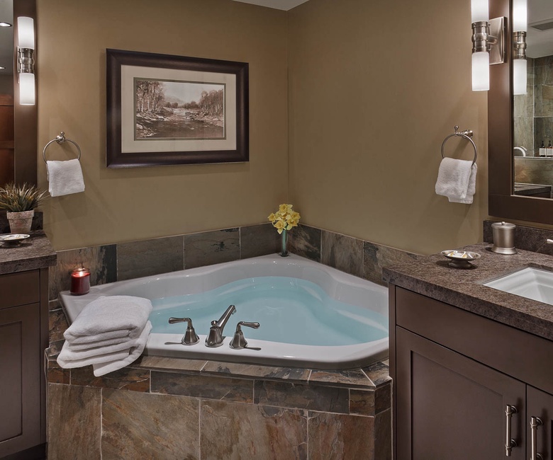 Bedroom 2, Main Level - King ensuite