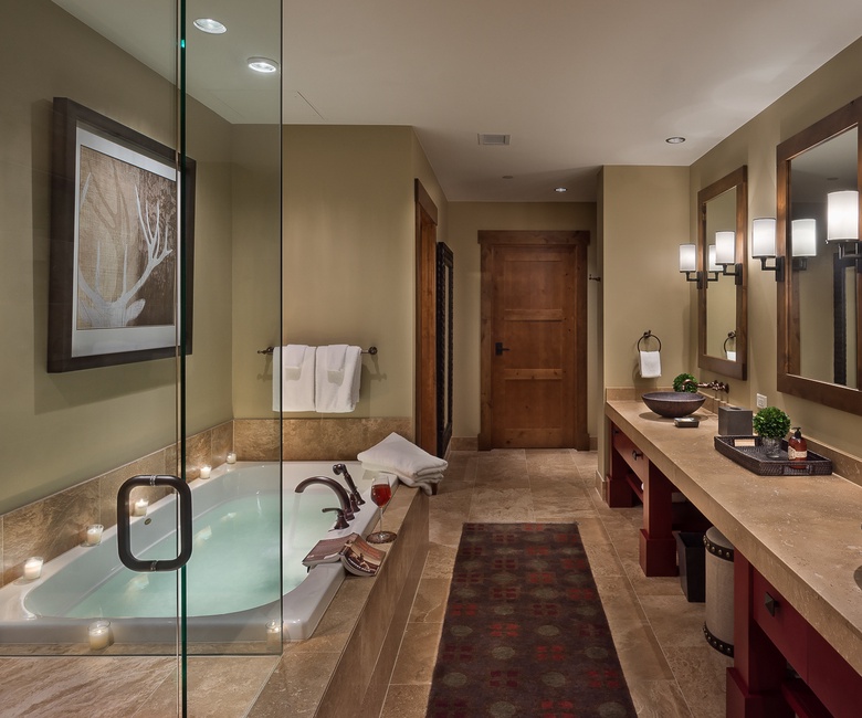 Bedroom 1, Main Level - Primary ensuite