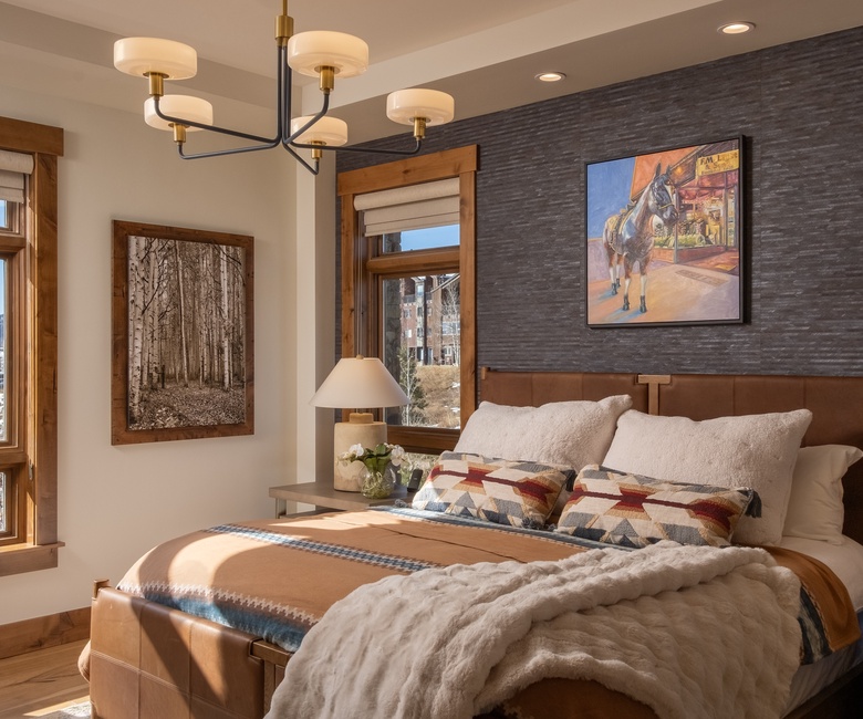 Bedroom 1, Main Level - Primary king suite