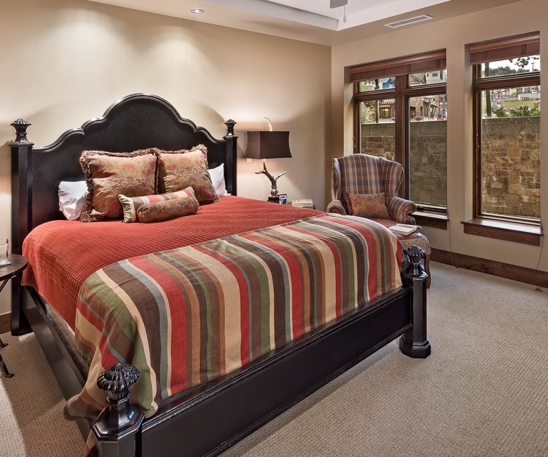 Bedroom 1, Main Level - Primary king suite