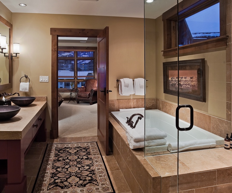 Bedroom 1, Main Level - Primary king suite